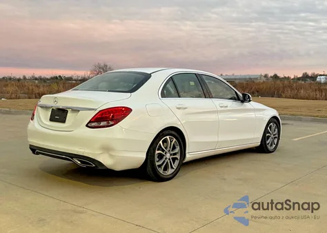 2016 Mercedes-Benz C 300 из США, поврежденный, VIN 55SWF4JB5GU147991